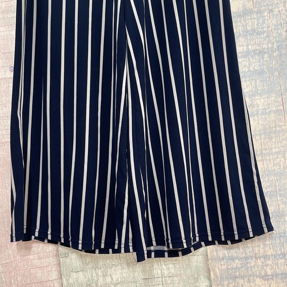 - In good used condition Woman’s Capella wide leg pants. Size is medium. - Picture 4 of 14